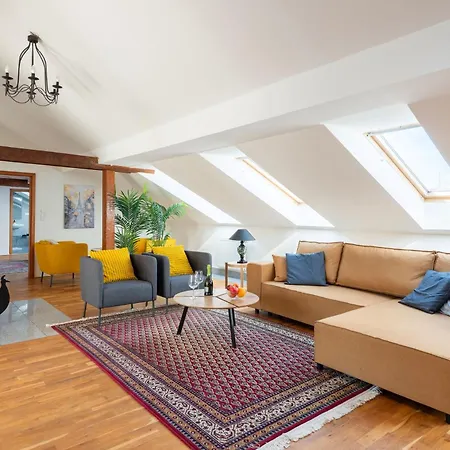 Апартаменты Cozy 4-bedrooms With Terrace