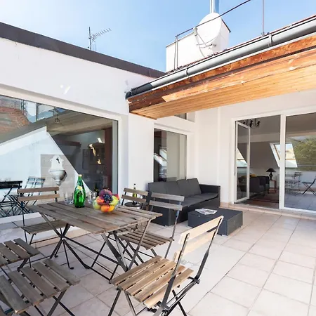 Cozy 4-bedrooms With Terrace Апартаменты *