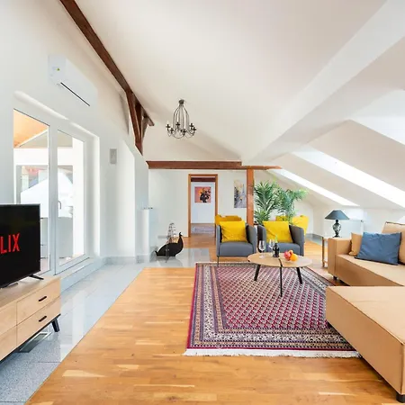 Cozy 4-bedrooms With Terrace