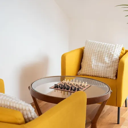 Апартаменты Cozy 4-bedrooms With Terrace Прага
