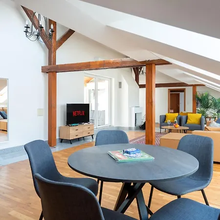 Cozy 4-bedrooms With Terrace *