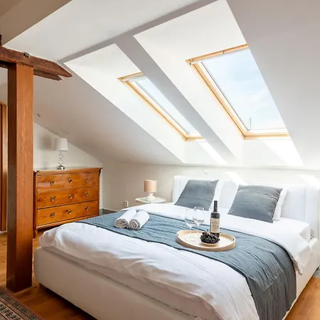Cozy 4-bedrooms With Terrace * Прага