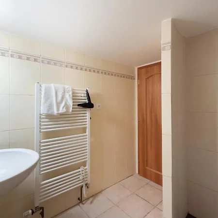 Cozy 4-bedrooms With Terrace * Прага
