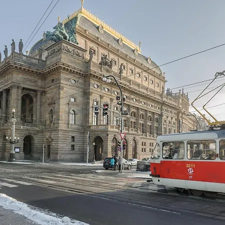 Cozy 4-bedrooms With Terrace Praga