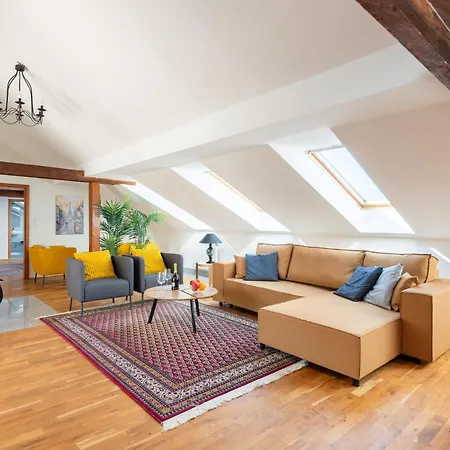 Cozy 4-bedrooms With Terrace Praga